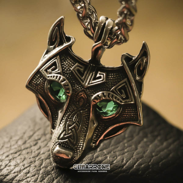 Collar lobo nordico ojo verde plata 925