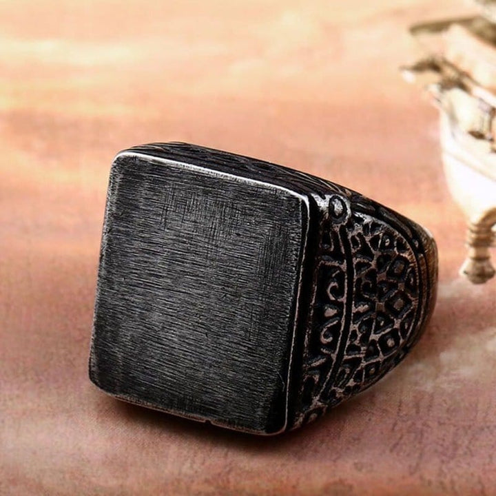 CimarroneAMX Anillo Ancient Cuadrado con Grabado