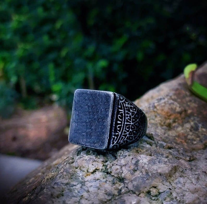 CimarroneAMX Anillo Ancient Cuadrado con Grabado