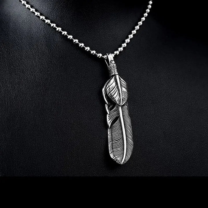 collar-pluma-accesorios-alternativos-para-hombres-moda-mexicana-collares-joyeria-fashion-men-mexico-jewerly-for-men-acero-inoxidable