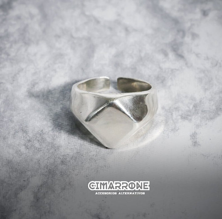 anillo minimalista rombo figura simplicidad elegancia en plata 925